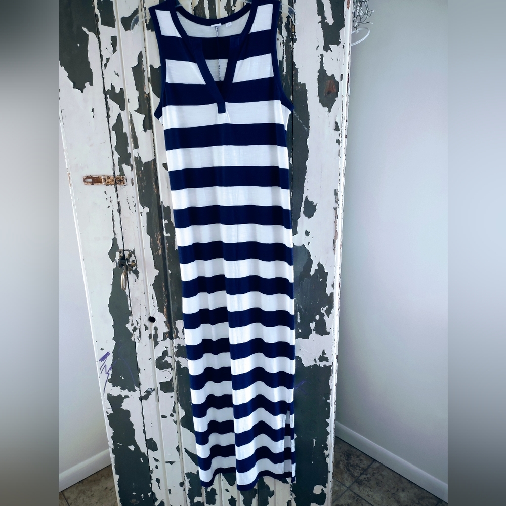 GAP, NWOT XS TALL NAVY AND WHITE STRIPED